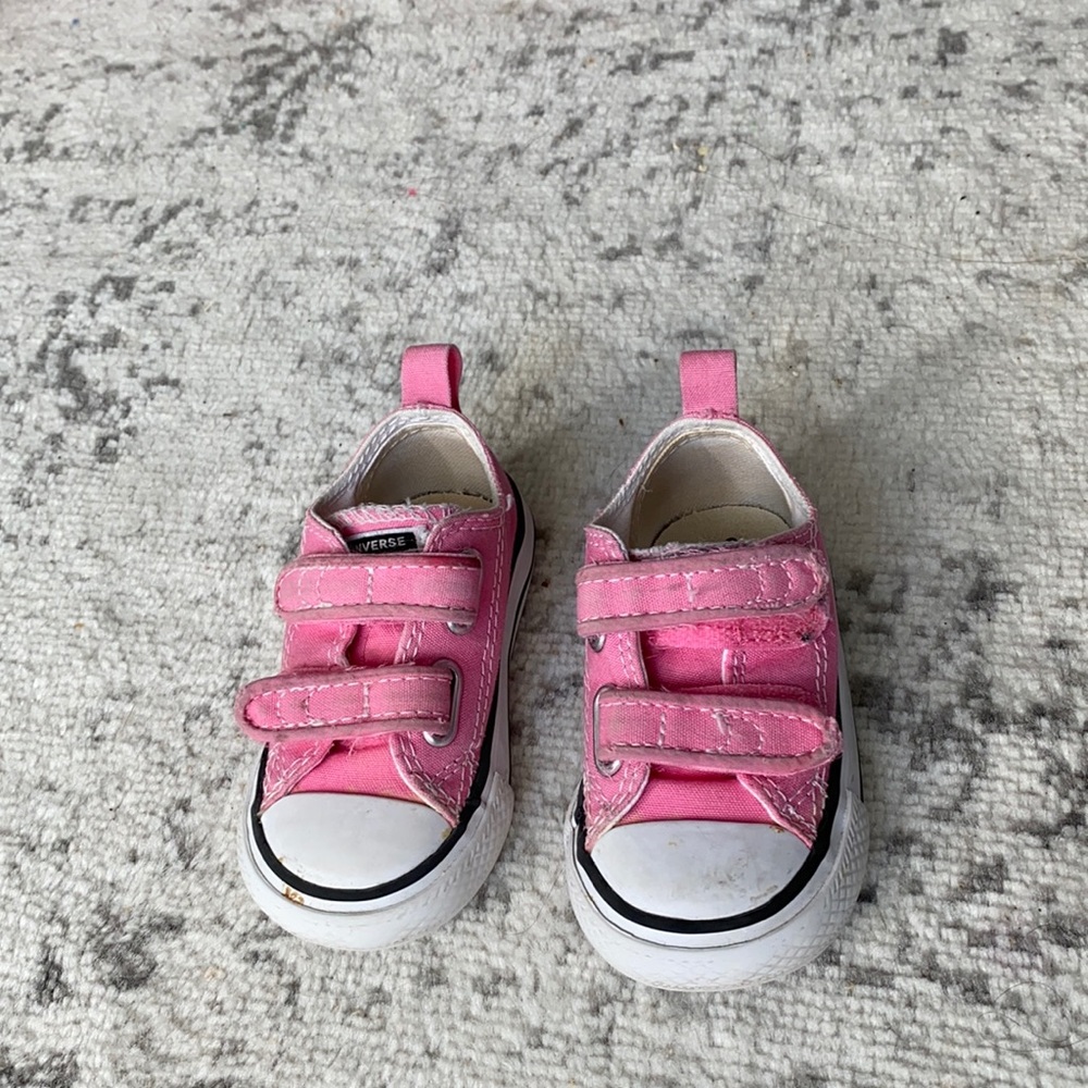 Pink size 4 US toddler Converse